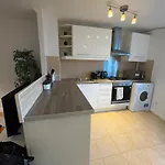 2 Bed House Near Canary Wharf