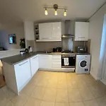 2 Bed House Near Canary Wharf