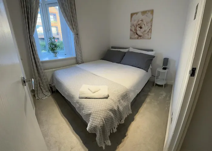 2 Bed House Near Canary Wharf