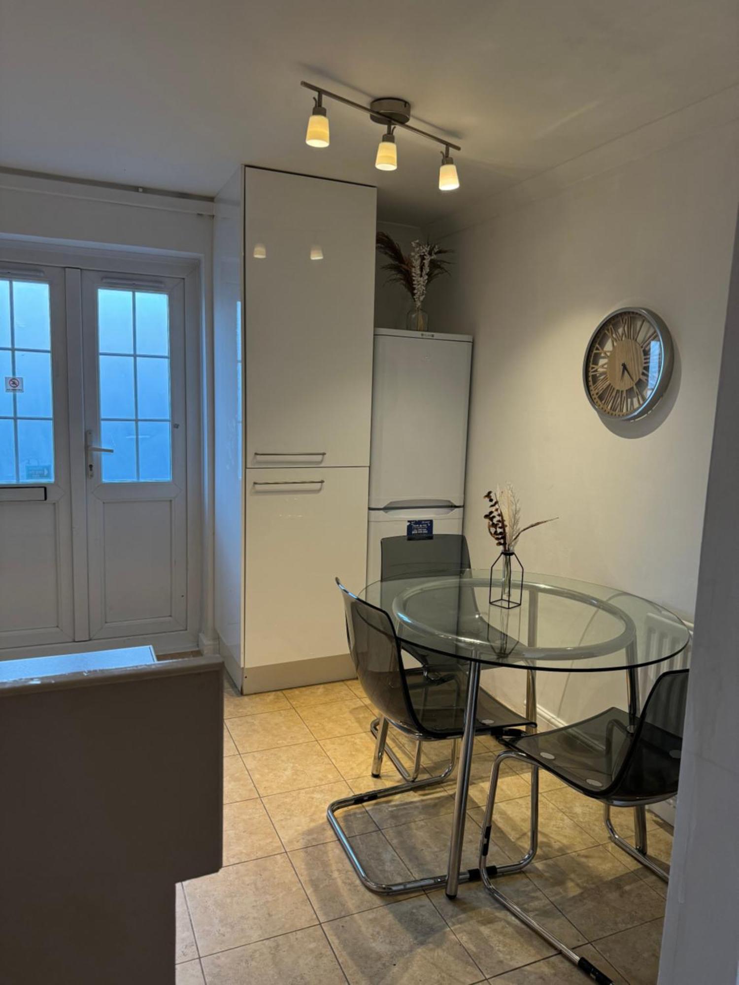 2 Bed House Near Canary Wharf * Londra
