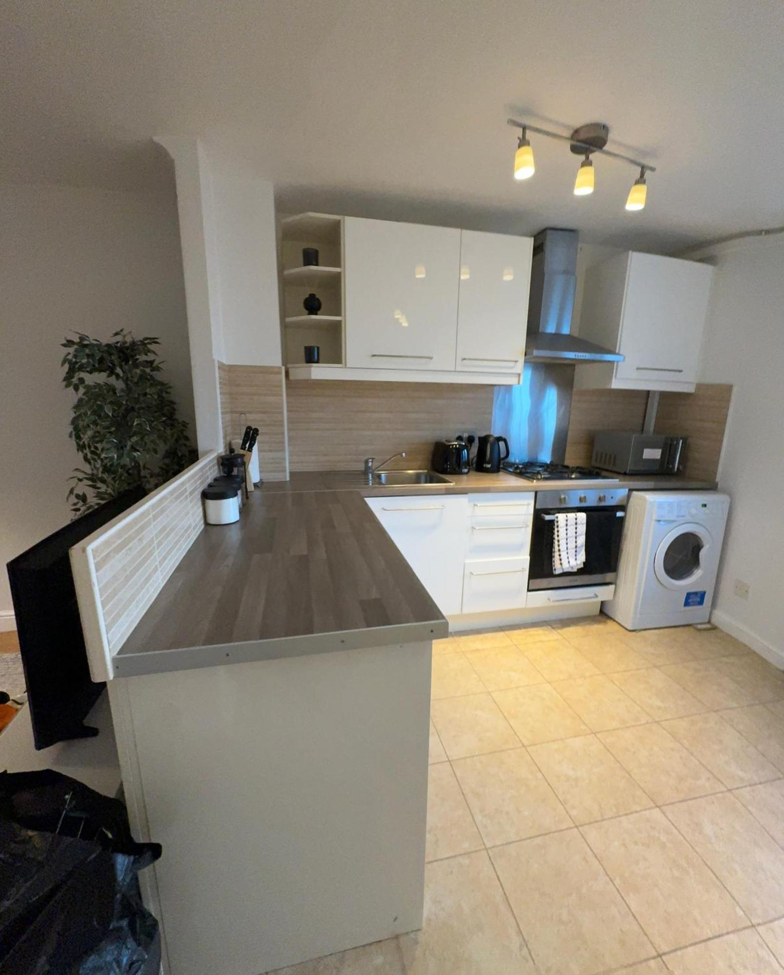 2 Bed House Near Canary Wharf
